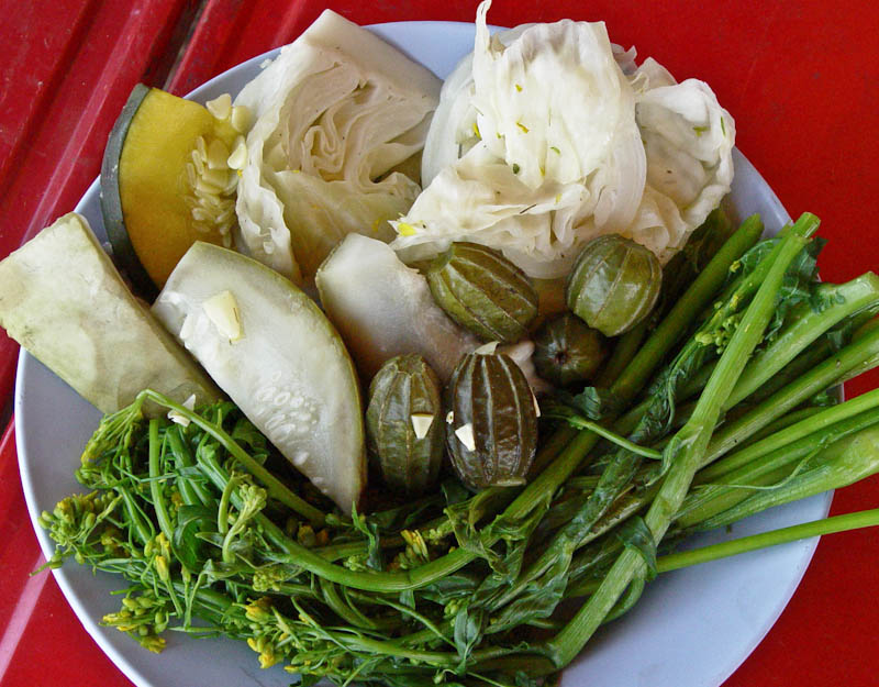 Steamed vegetables to eat with jeow